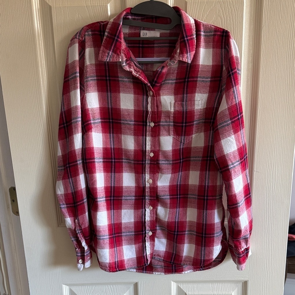 GAP Men's Casual Red and White Plaid Shirt